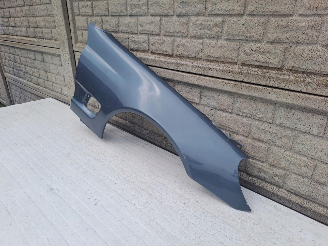 MERCEDES SL230 SL 230 LIFT BŁOTNIK PRAWY PRZEDNI - (13745830511)