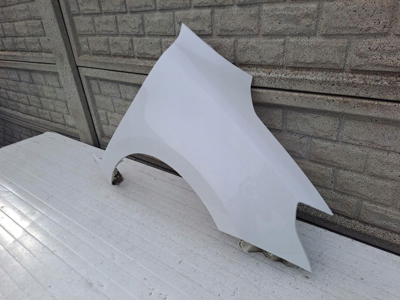 SUZUKI SWIFT MK8 17 -22 BŁOTNIK PRZEDNI PRAWY - (13745963322)