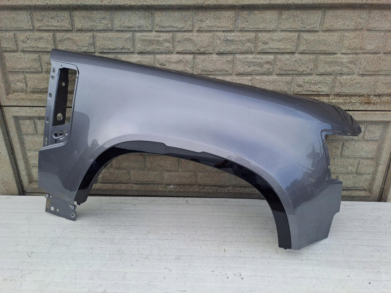 LAND ROVER DEFENDER 20- BŁOTNIK PRAWY PRZEDNI - (13745975091)