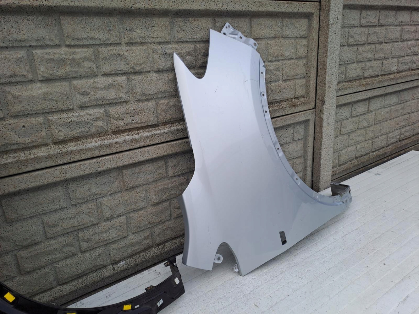 OPEL MOKKA BŁOTNIK PRAWY PRZEDNI - (13748495513)