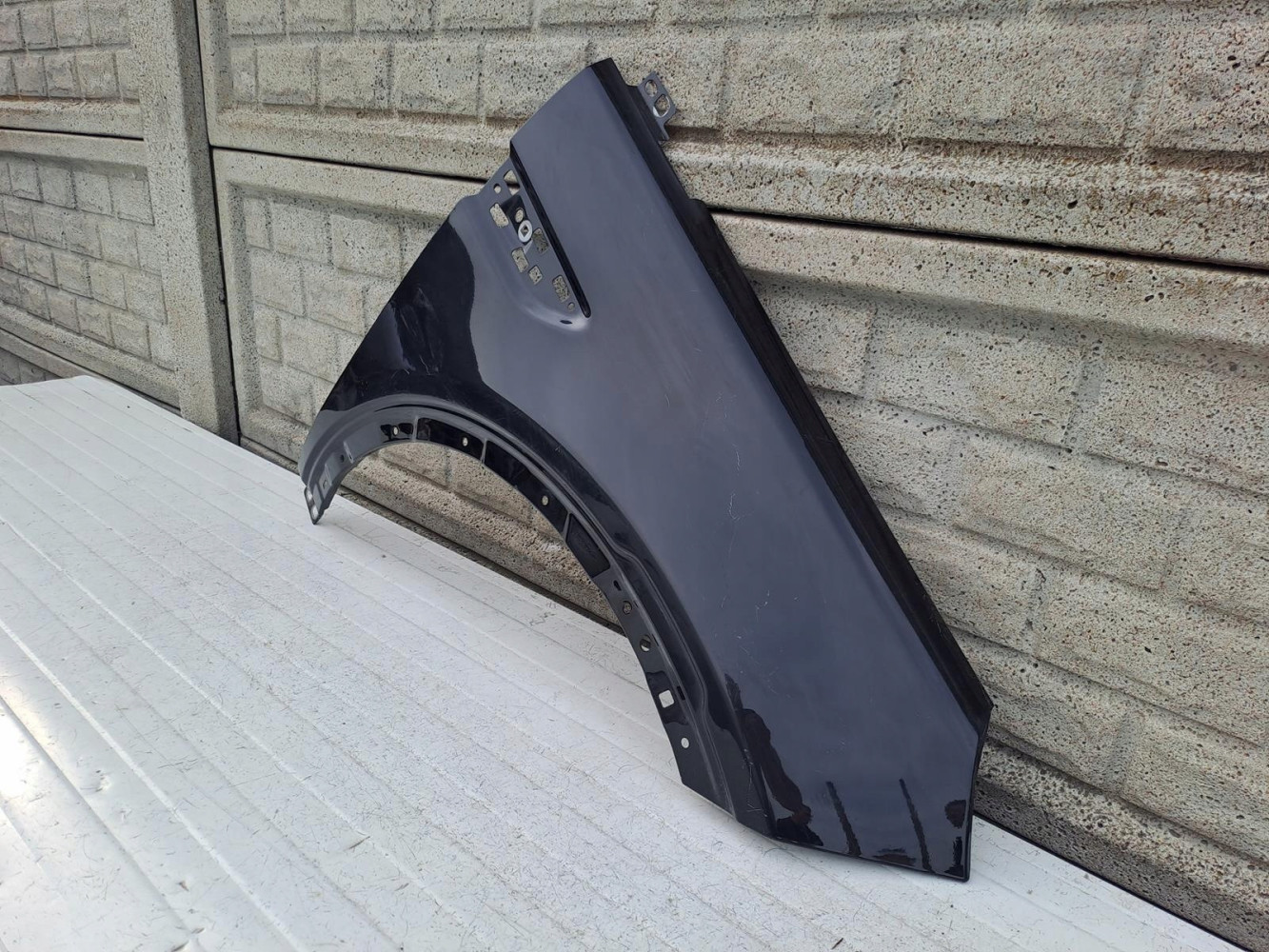 LAND ROVER DISCOVERY SPORT BŁOTNIK PRZEDNI PRAWY - (13748527840)