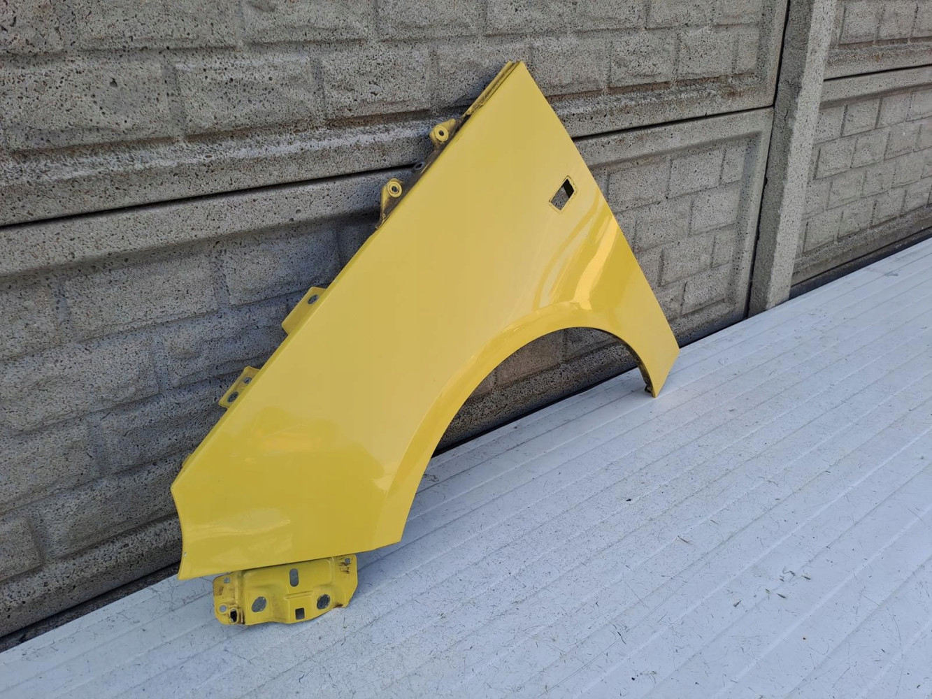 OPEL ADAM BŁOTNIK PRZEDNI LEWY - (13756085317)