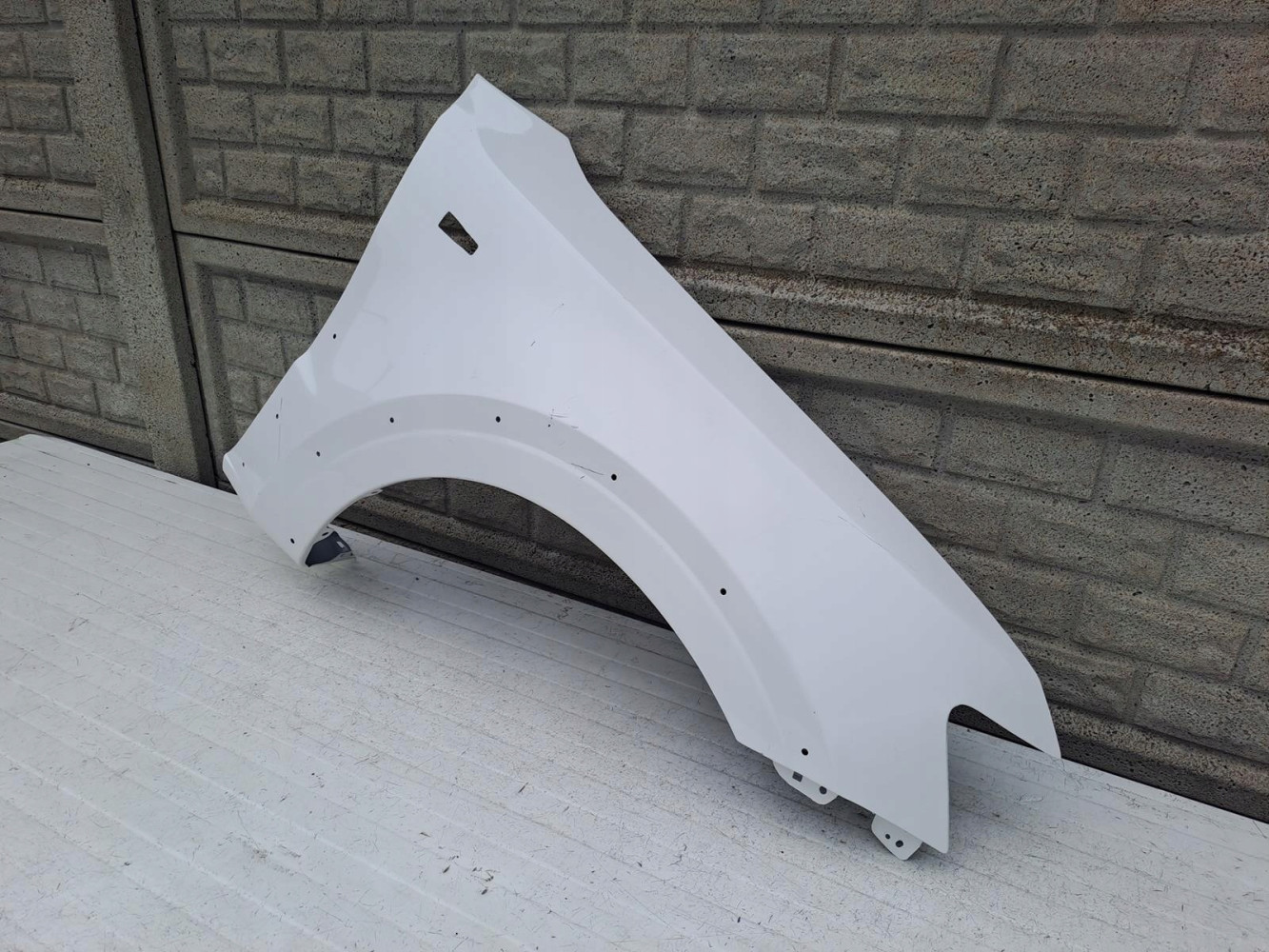 MITSUBISHI PAJERO 06-21 BŁOTNIK PRZEDNI PRAWY - (13766820280)