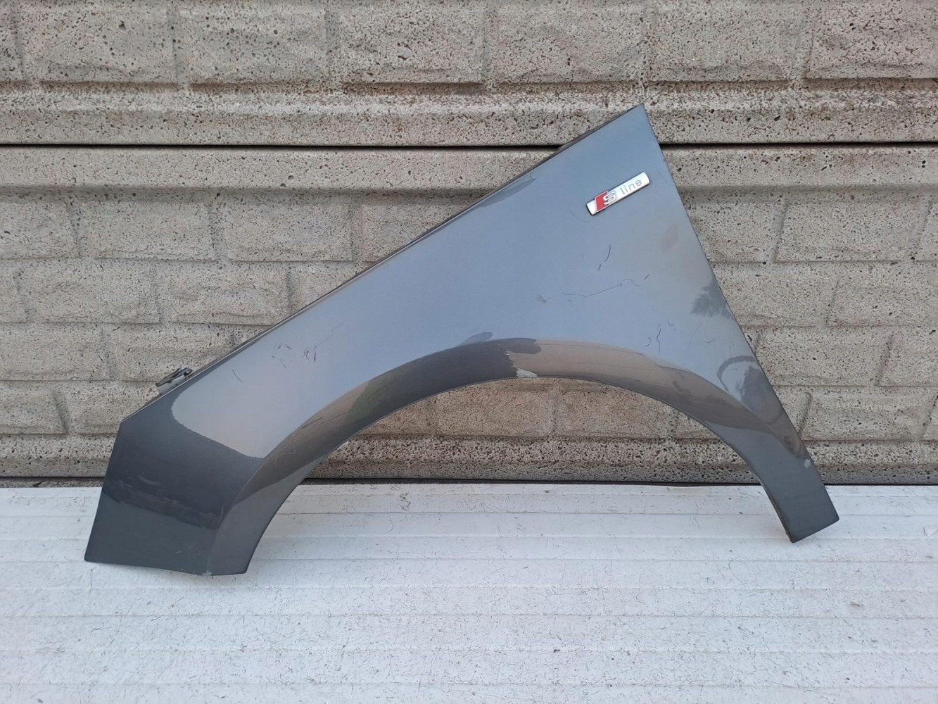 AUDI A1 8X0 2010-2017 BŁOTNIK PRZEDNI LEWY - (13779393213)