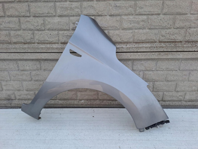 HYUNDAI I20 LIFT KIERUNEK BŁOTNIK PRZEDNI PRAWY - (13779736528)