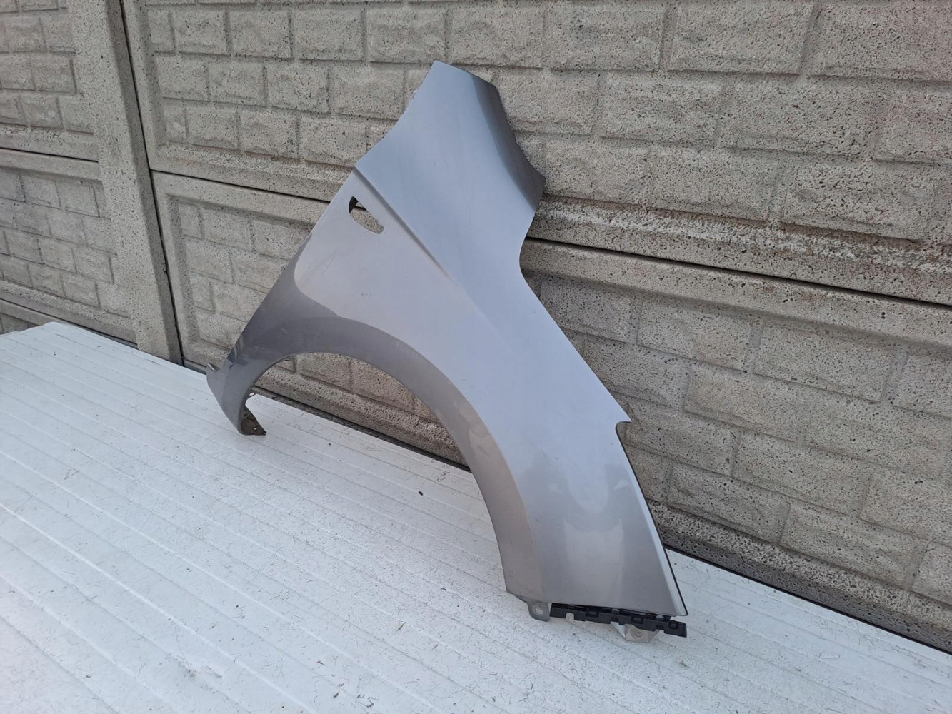 HYUNDAI I20 LIFT KIERUNEK BŁOTNIK PRZEDNI PRAWY - (13779736528)