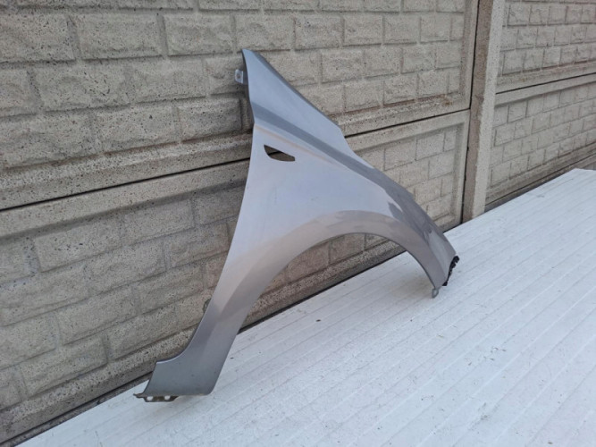 HYUNDAI I20 LIFT KIERUNEK BŁOTNIK PRZEDNI PRAWY - (13779736528)