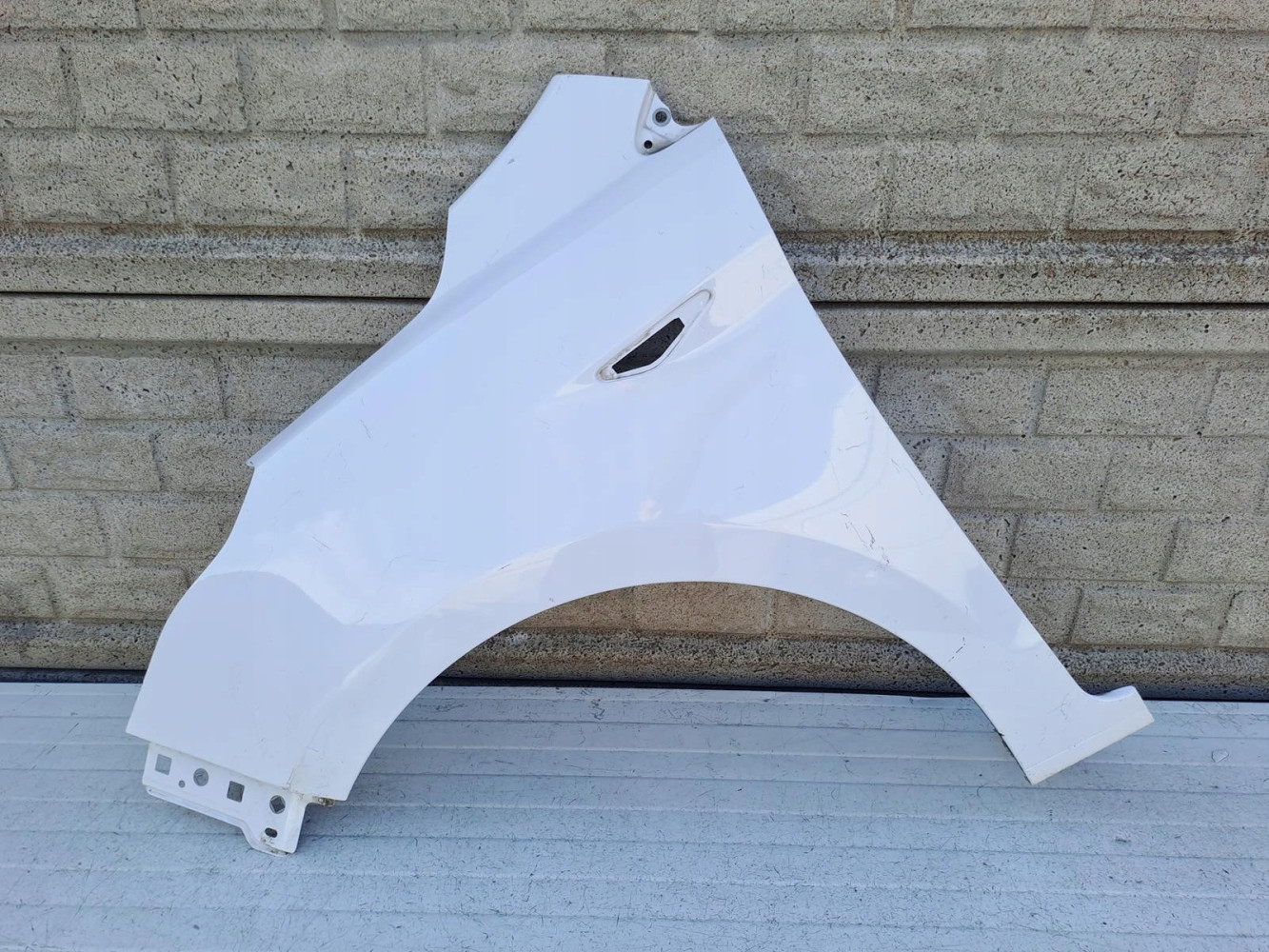 FORD KA+ PLUS MK3 III 16-22 BŁOTNIK PRZEDNI LEWY - (13791223293)