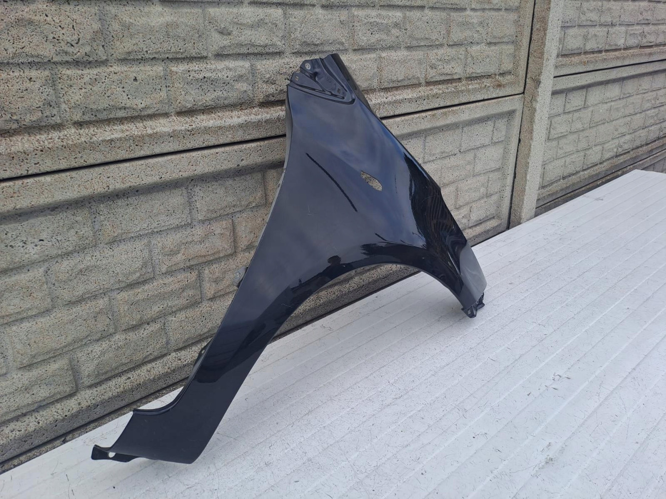 TOYOTA YARIS 2 II 05-12 BŁOTNIK PRAWY PRZÓD - (13814856746)