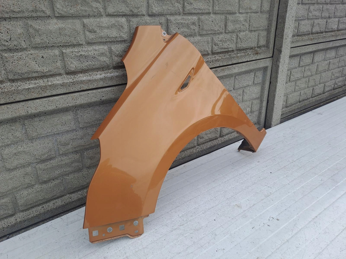 FORD KA+ PLUS MK3 III 16-22 BŁOTNIK PRZEDNI LEWY - (13886382415)