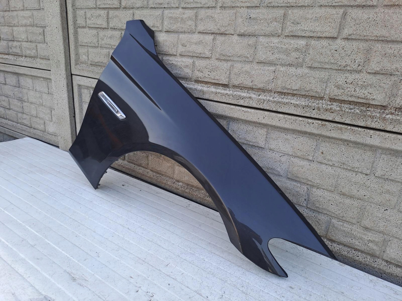 BMW 5 V F10 F11 2009-2017 BŁOTNIK PRAWY PRZEDNI - (13896588519)