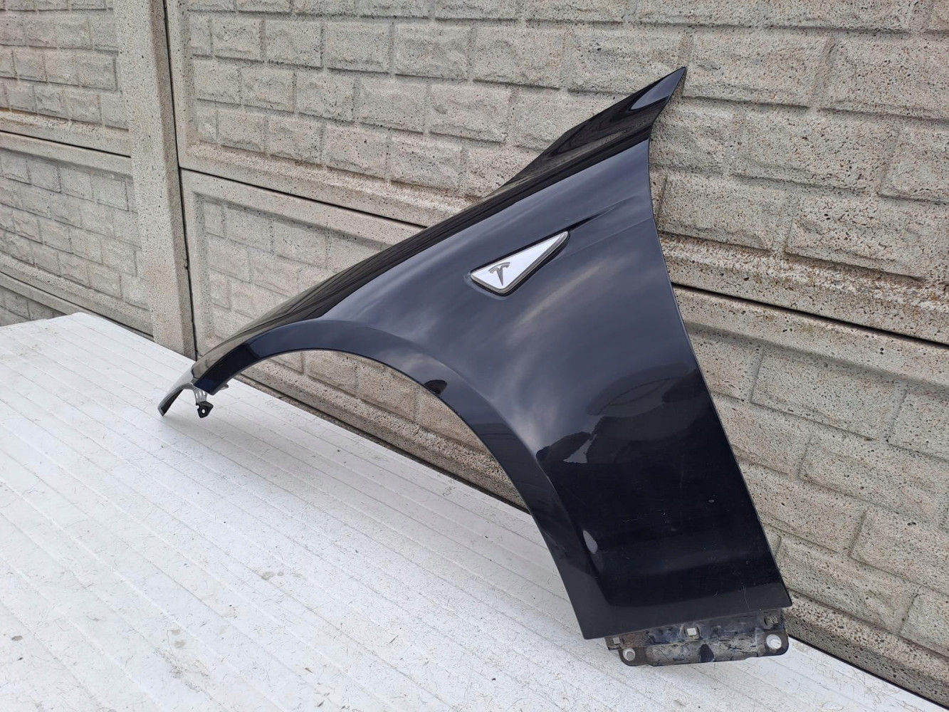 TESLA MODEL S BŁOTNIK LEWY PRZEDNI - (13902096366)