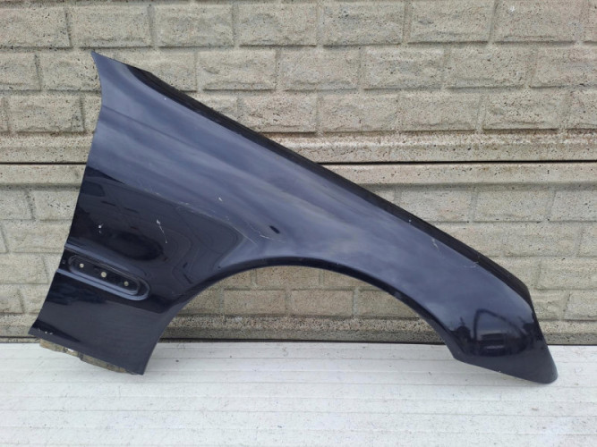MERCEDES C-KLASA W203 BŁOTNIK PRZEDNI PRAWY - (13938504645)