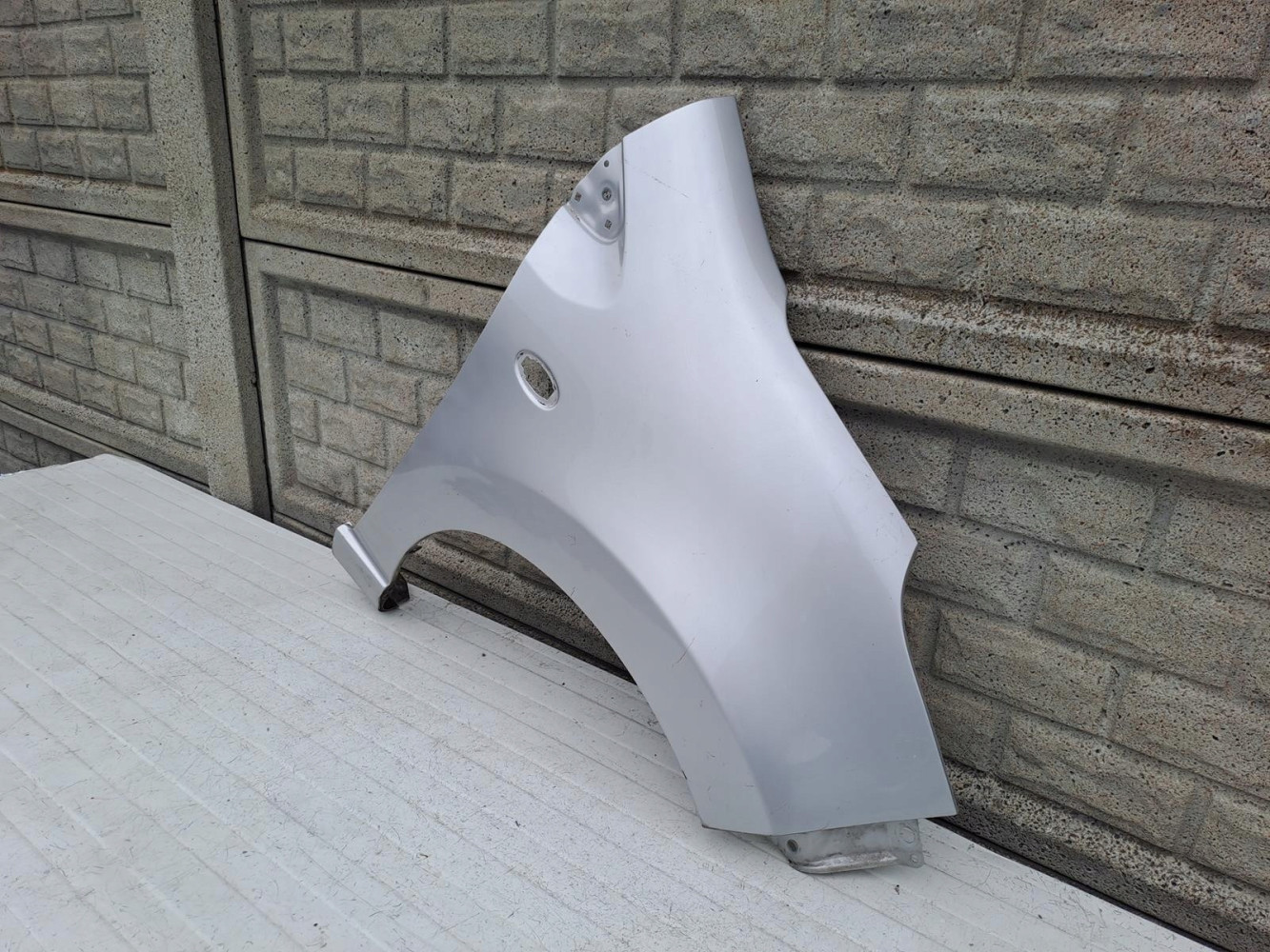 NISSAN PIXO SUZUKI ALTO BŁOTNIK PRAWY PRZEDNI - (13938555541)