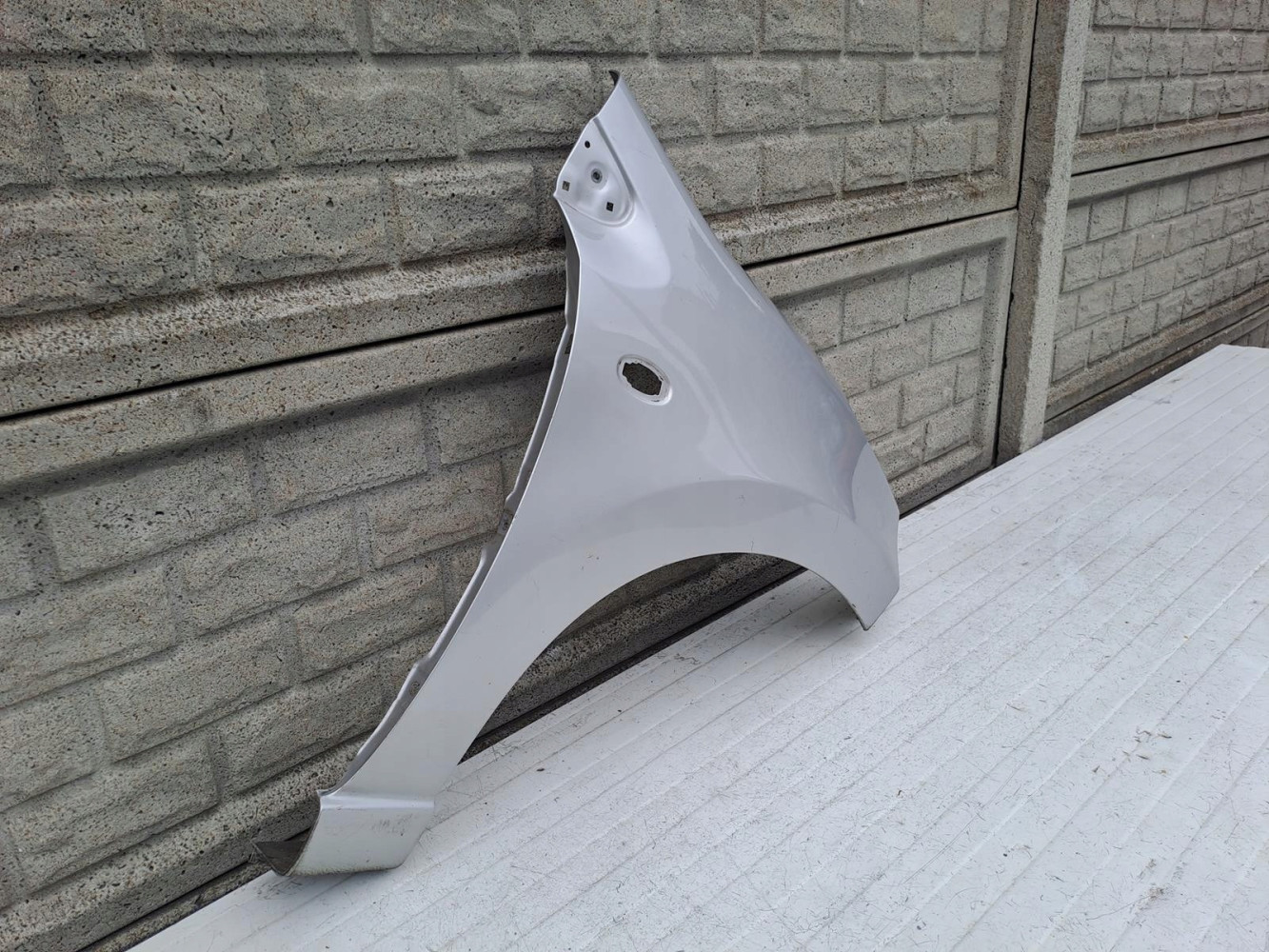NISSAN PIXO SUZUKI ALTO BŁOTNIK PRAWY PRZEDNI - (13938555541)