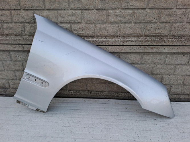 MERCEDES C-KLASA W203 BŁOTNIK PRZEDNI PRAWY - (13939073603)