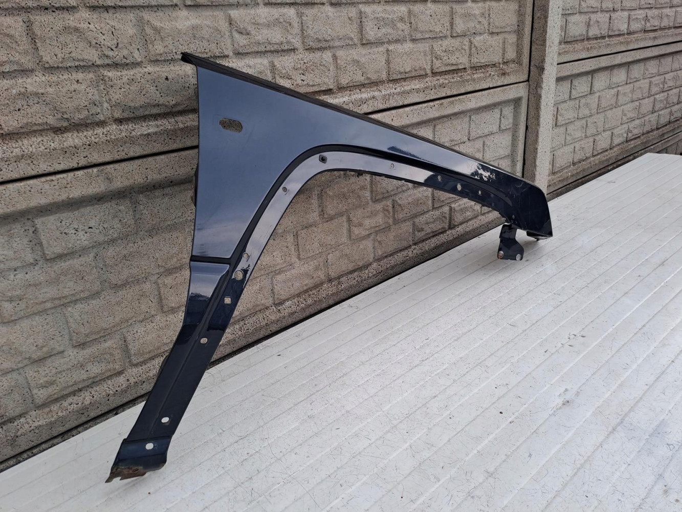 JEEP COMMANDER I 05 -10 BŁOTNIK PRZEDNI PRAWY - (13987616398)
