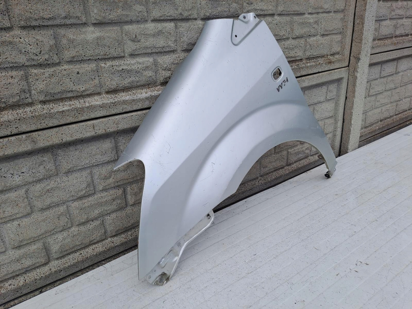 TOYOTA COROLLA VERSO 04-08 BŁOTNIK LEWY PRZEDNI - (13987701945)