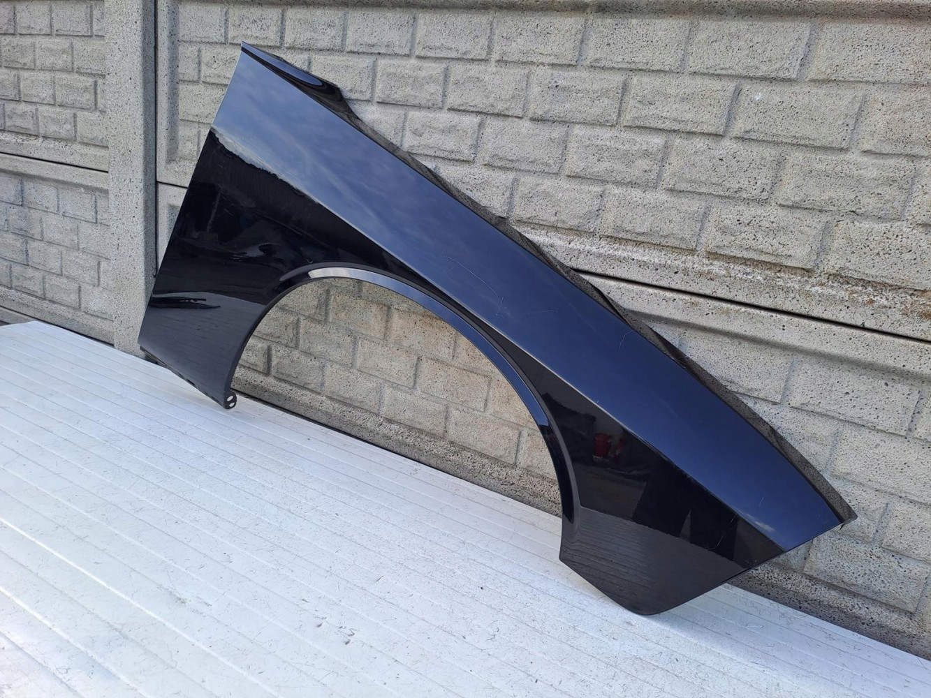 CHEVROLET CHALLENGER BŁOTNIK PRAWY PRZEDNI - (13993136998)