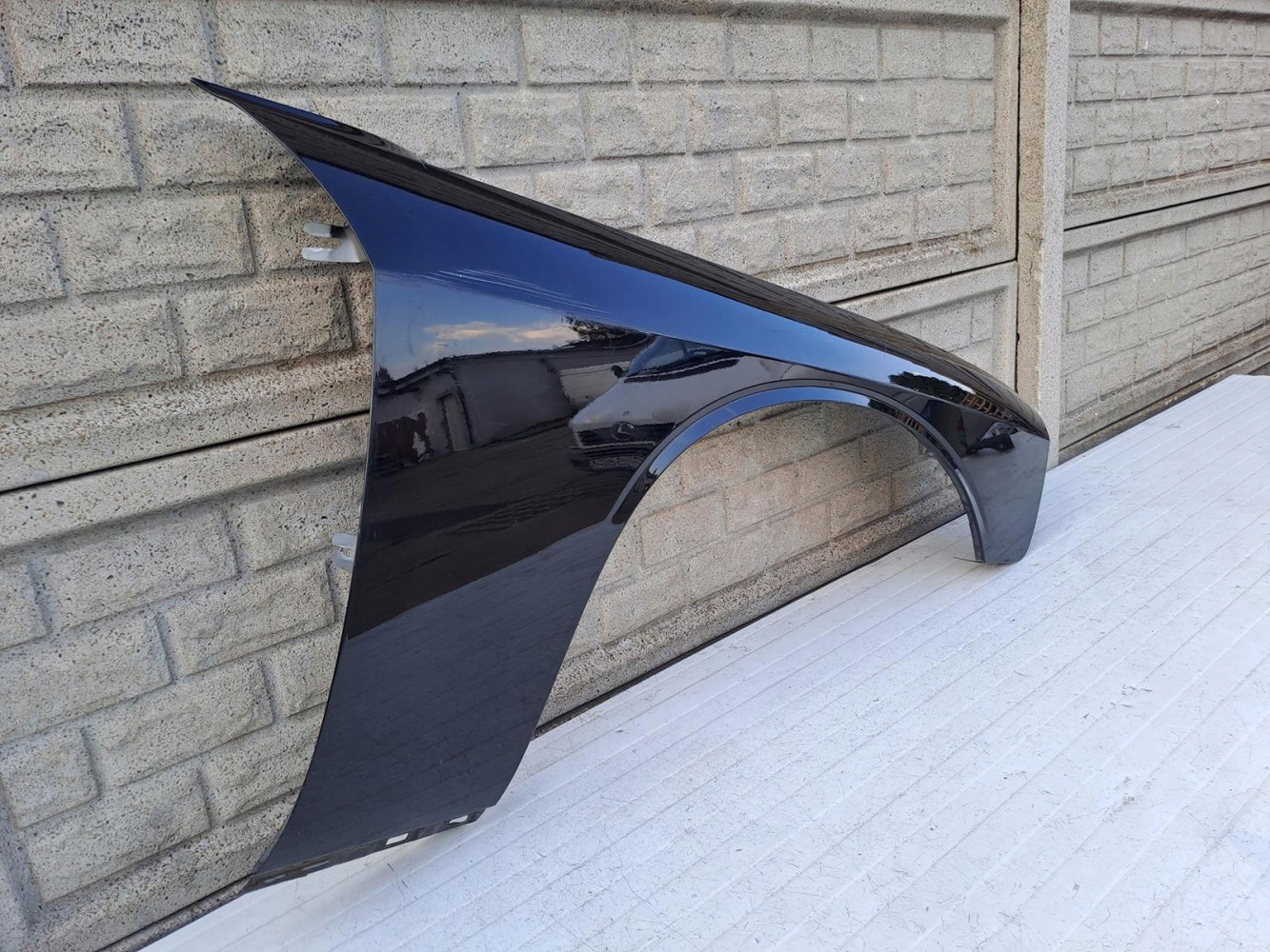 CHEVROLET CHALLENGER BŁOTNIK PRAWY PRZEDNI - (13993136998)