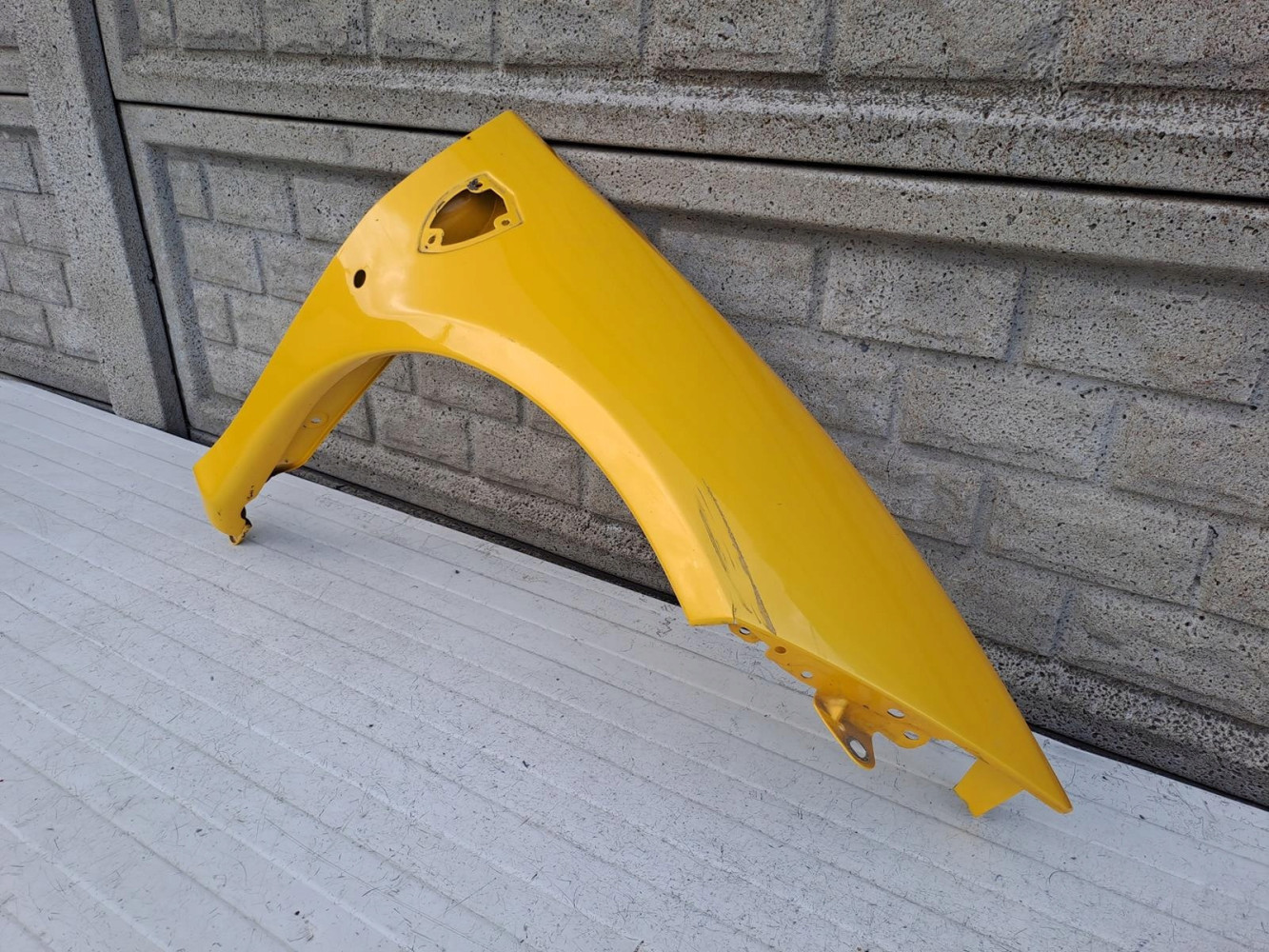 FERRARI 458 ITALIA BŁOTNIK PRAWY PRZEDNI - (13993152605)