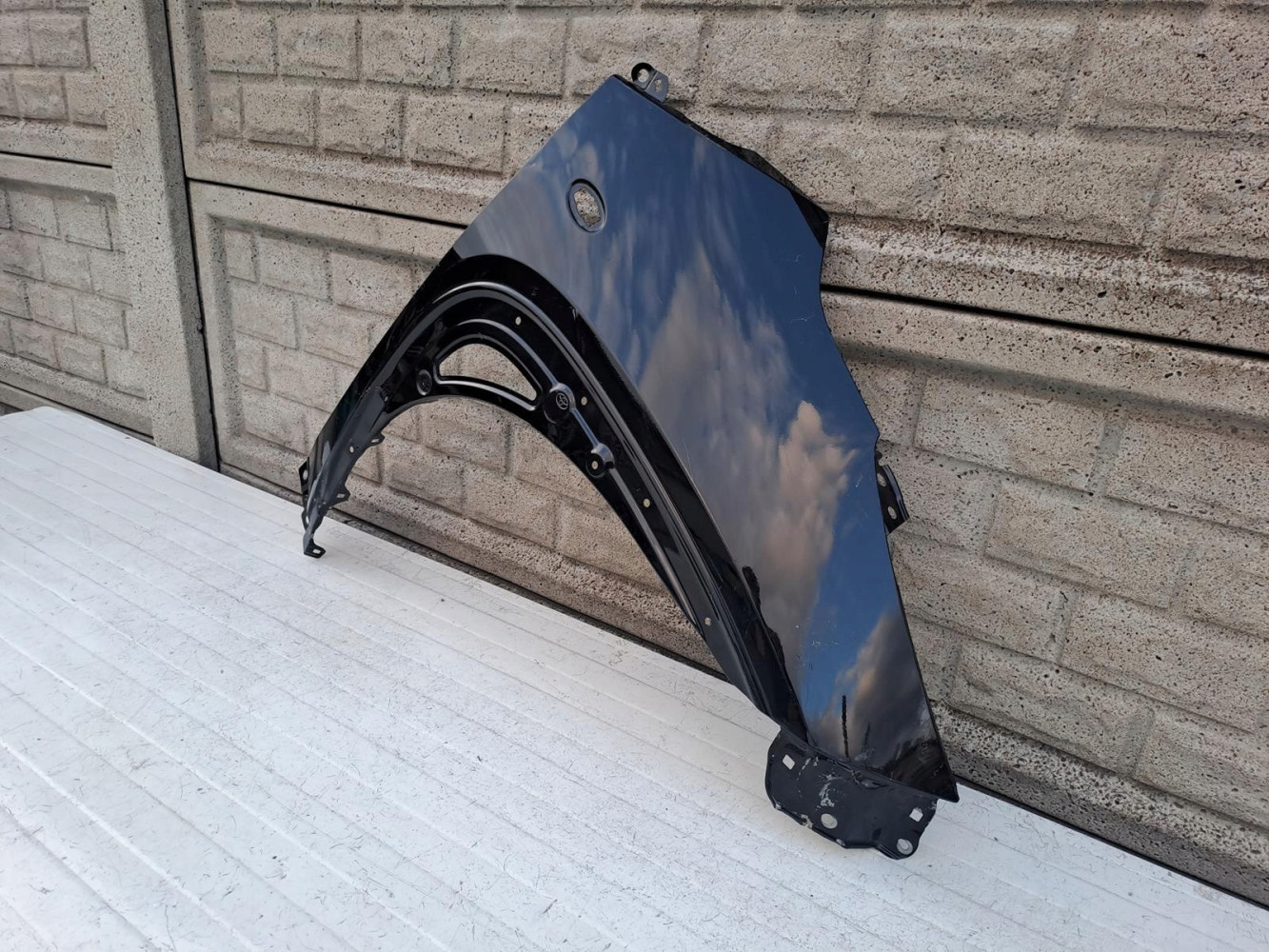 BŁOTNIK PRAWY PRZÓD TOYOTA AYGO X 22-23 - (14066068766)
