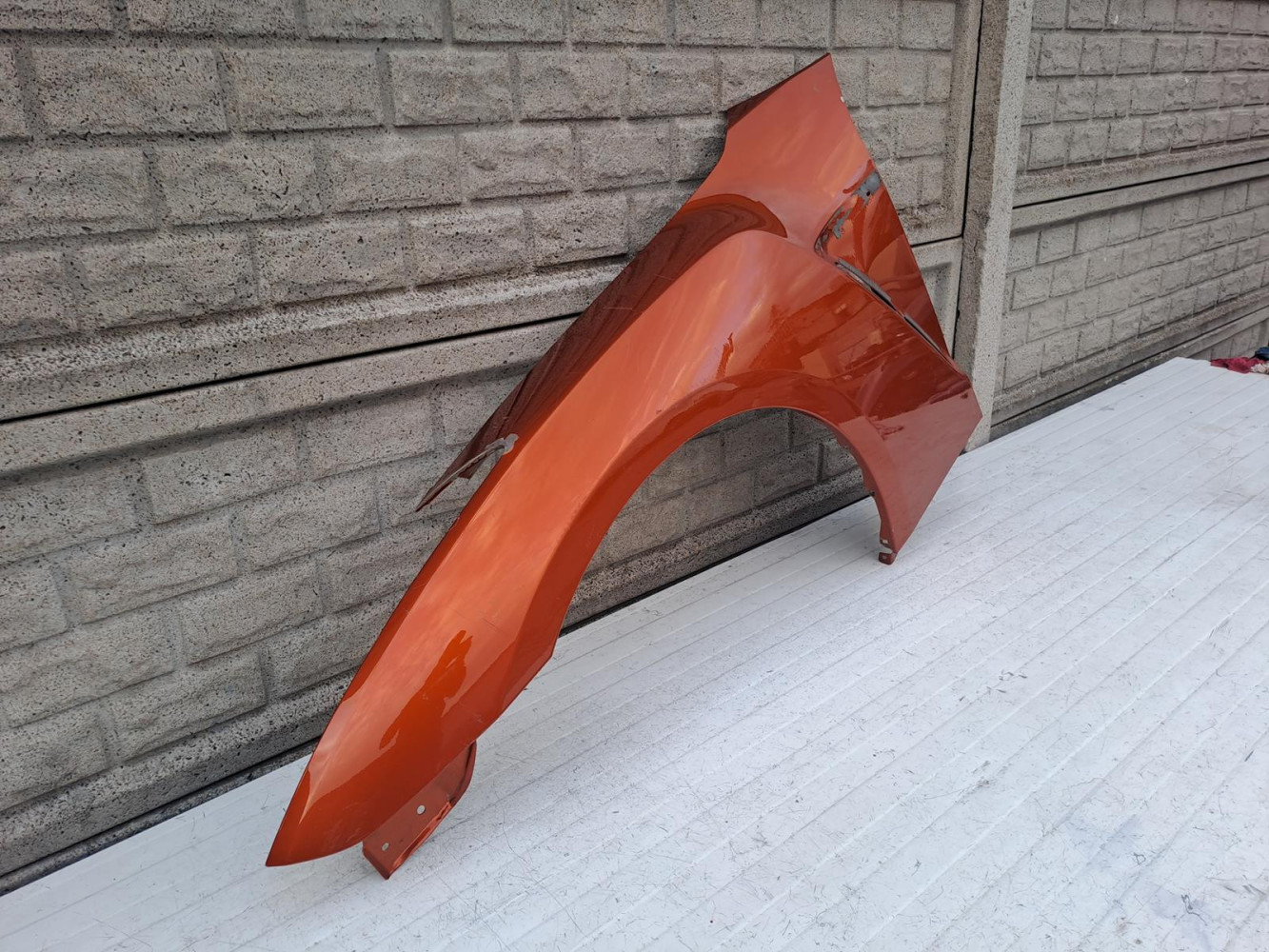NISSAN GT-R GTR BŁOTNIK PRZEDNI LEWY ORYGINALNY - (14099683228)