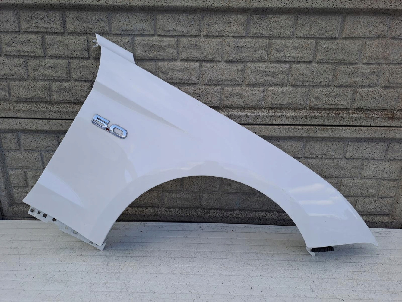 FORD MUSTANG VI LIFT 18 - 22 BŁOTNIK PRZEDNI PRAWY - (14101976134)