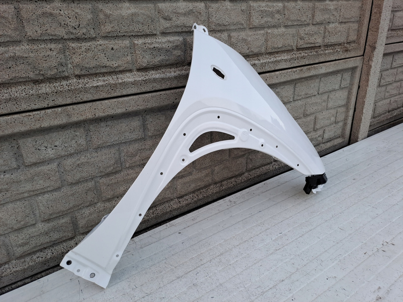 BŁOTNIK PRAWY PRZÓD TOYOTA AYGO X 22-23 - (14180157709)