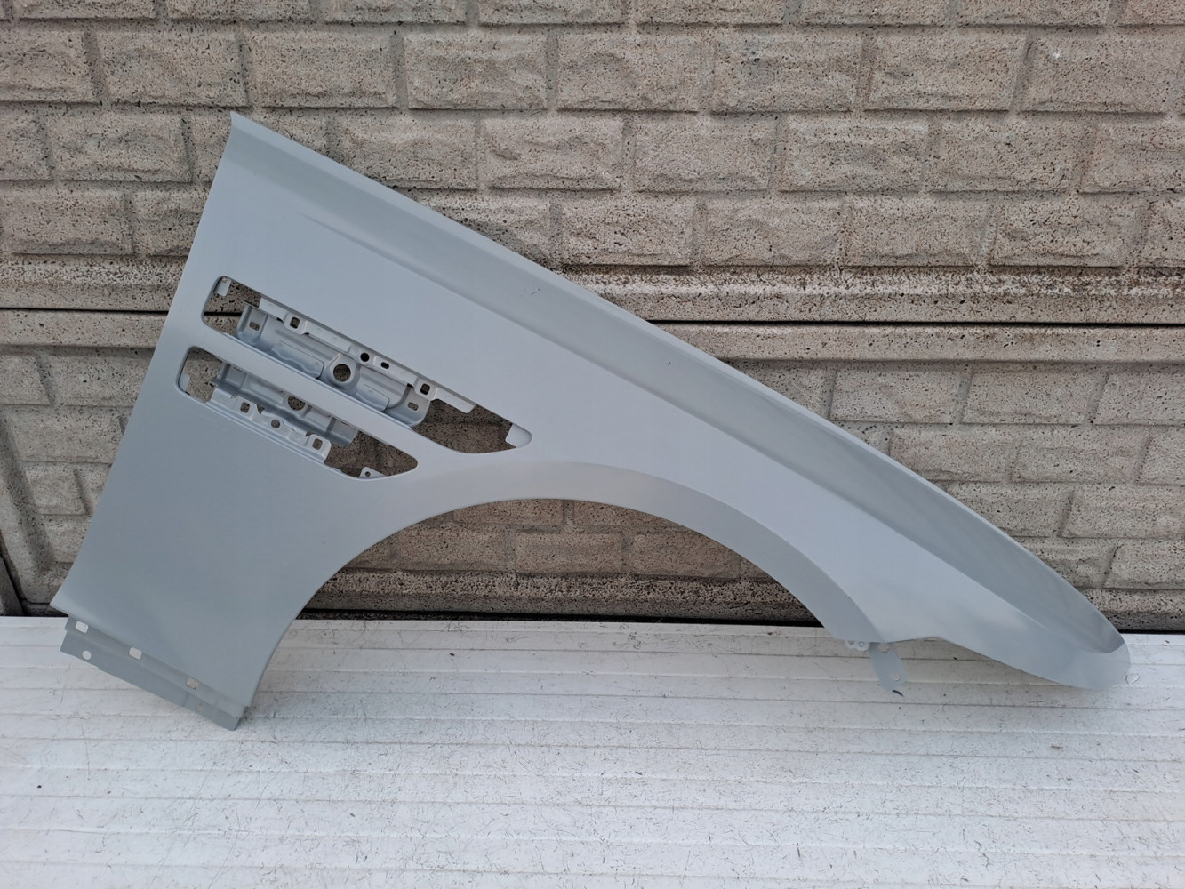 GENESIS 2 II G80 20-23 BŁOTNIK PRAWY PRZEDNI - (14195234105)