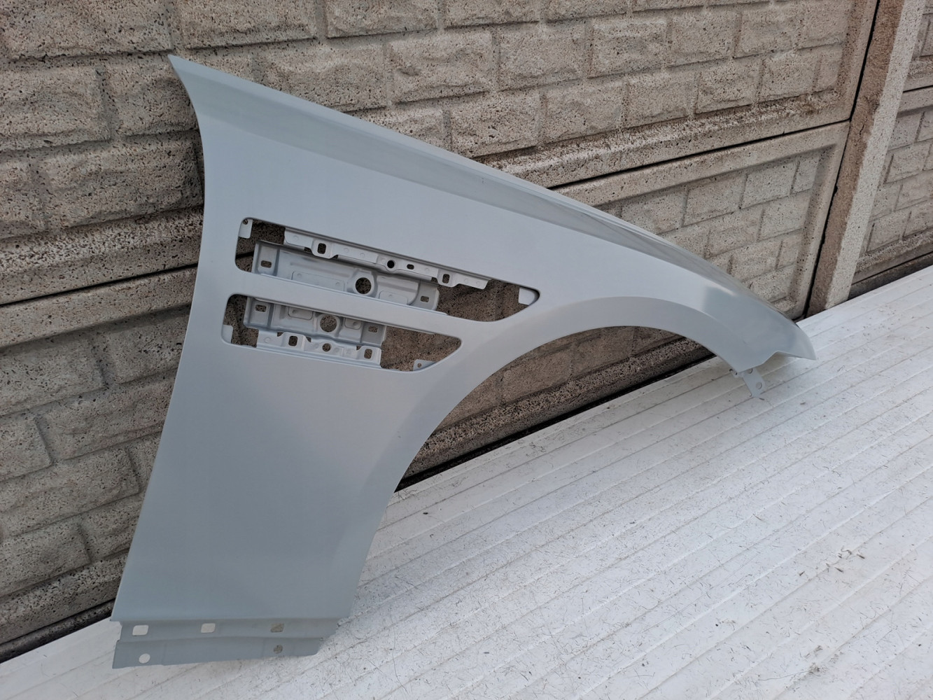 GENESIS 2 II G80 20-23 BŁOTNIK PRAWY PRZEDNI - (14195234105)
