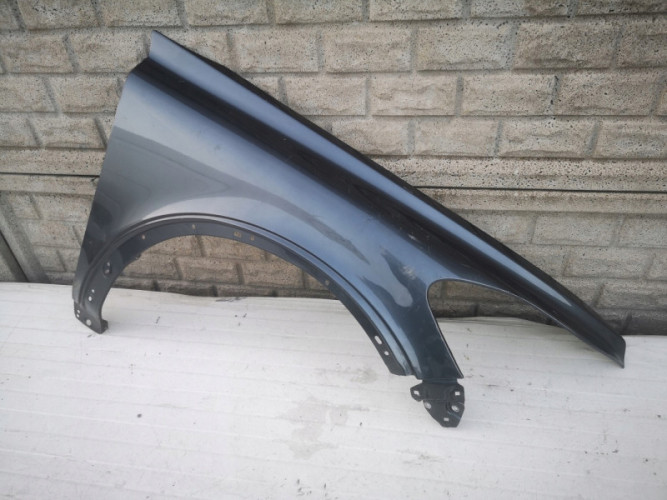 VOLVO C30 C 30 LIFT 10- BŁOTNIK PRZEDNI PRAWY