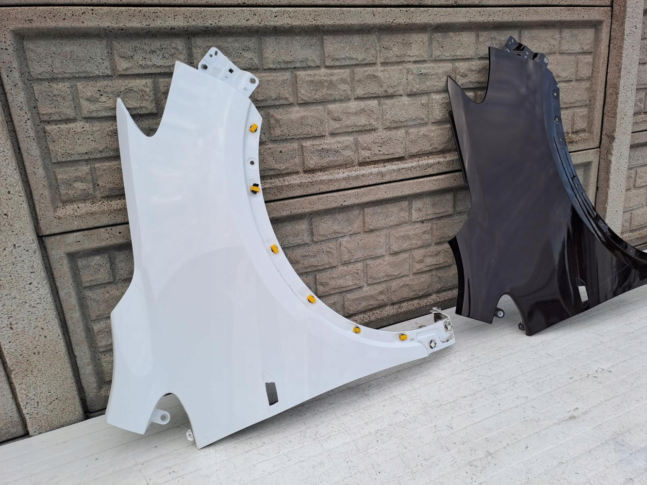 OPEL MOKKA BŁOTNIK PRAWY PRZEDNI - (14280645961)