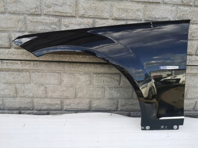 MERCEDES C KLASA W204 07-14 BŁOTNIK PRZEDNI LEWY