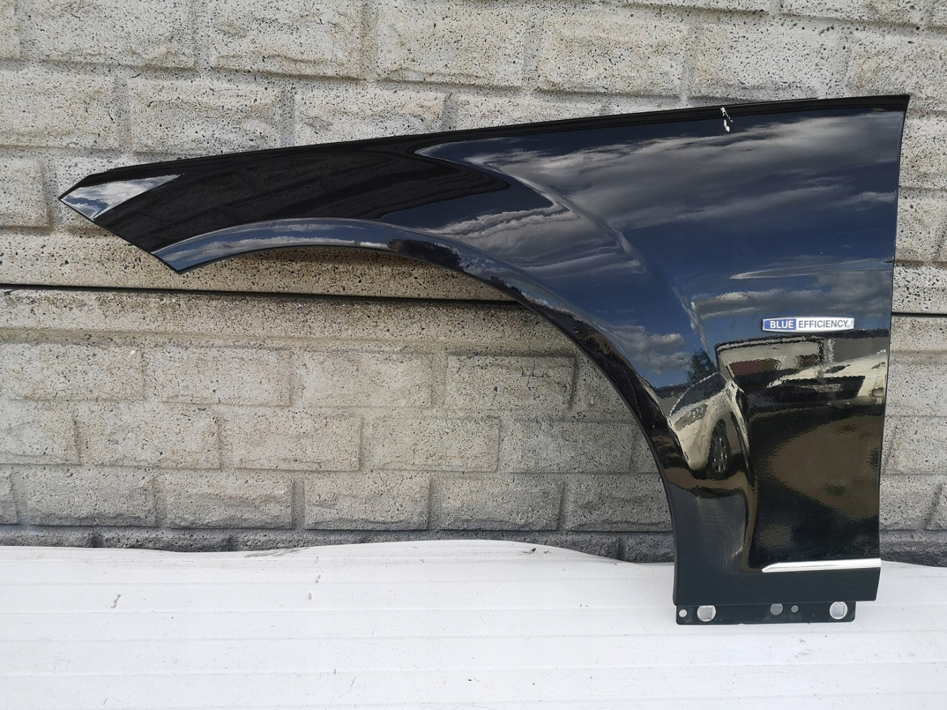 MERCEDES C KLASA W204 07-14 BŁOTNIK PRZEDNI LEWY