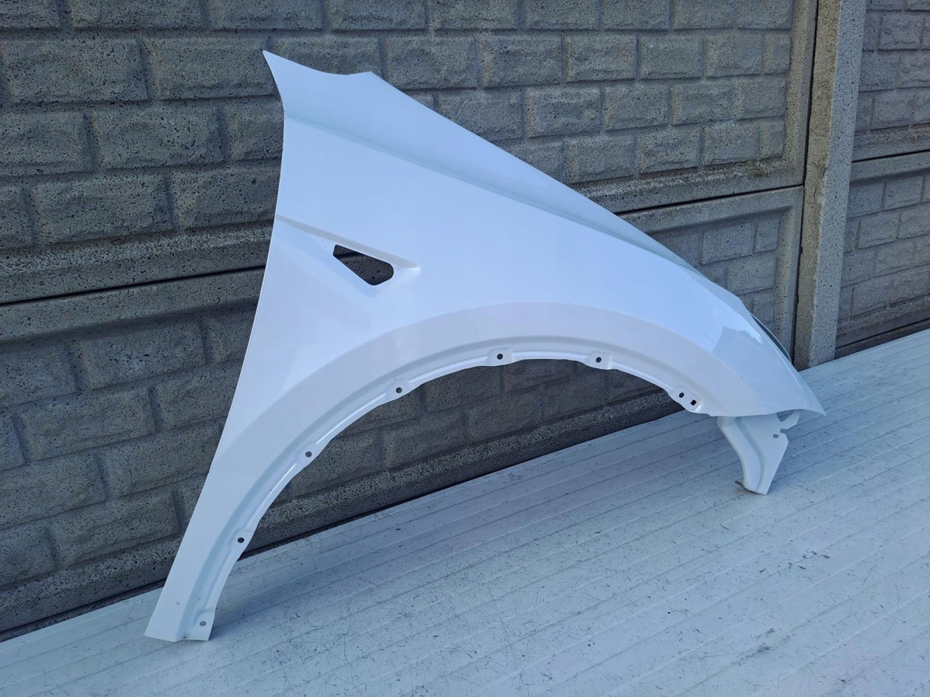 TESLA Y MODEL Y BŁOTNIK PRZEDNI PRAWY - (14286902040)