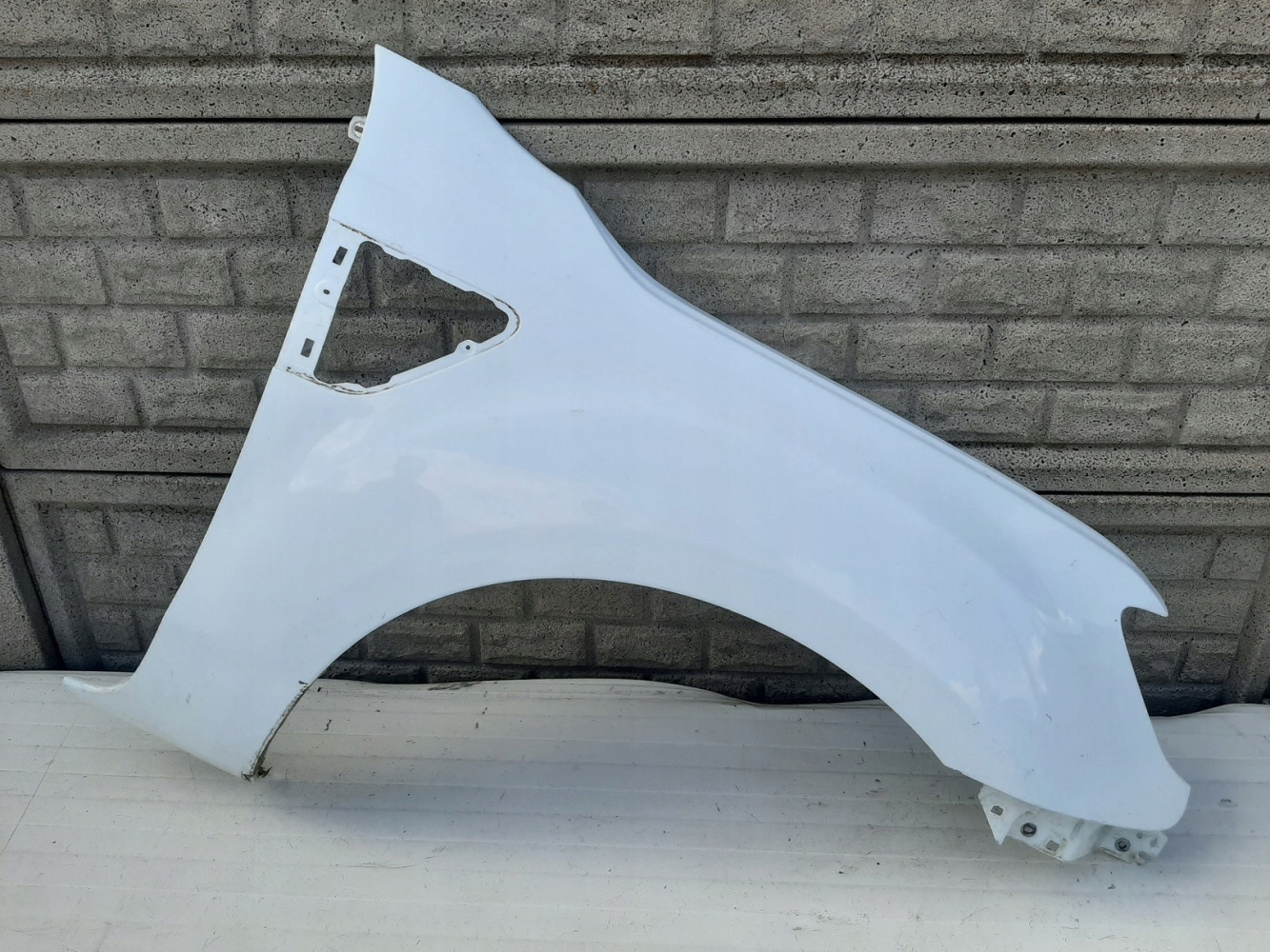 FORD RANGER 2011-2015 BŁOTNIK PRAWY PRZEDNI