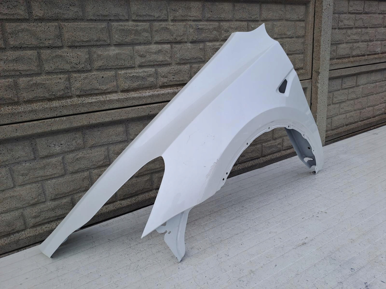 TESLA Y MODEL Y BŁOTNIK PRZEDNI LEWY - (14362854776)
