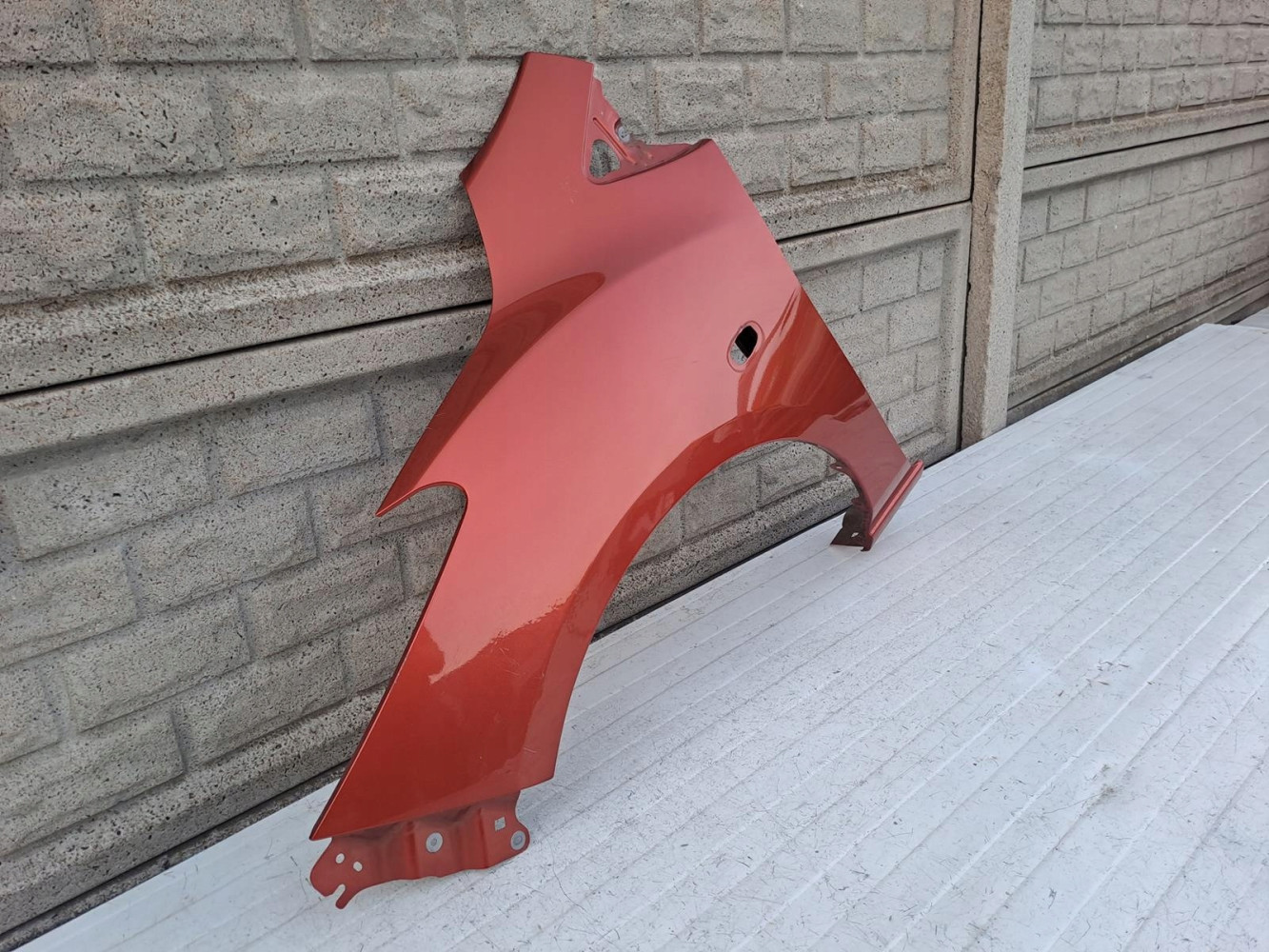MAZDA 2 II 2007-2015 BŁOTNIK LEWY PRZEDNI - (14375910714)