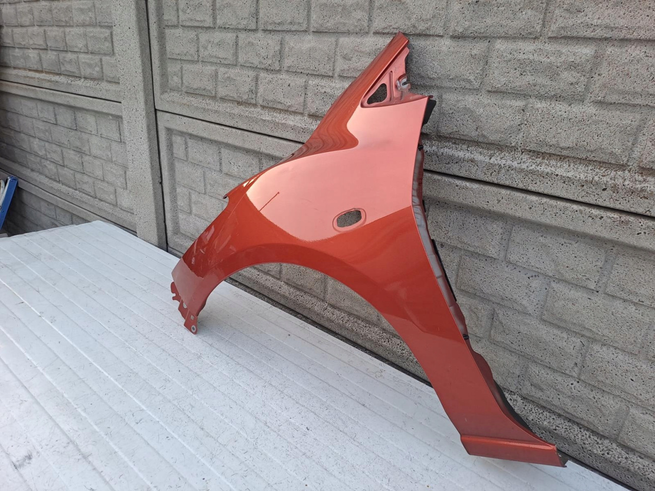 MAZDA 2 II 2007-2015 BŁOTNIK LEWY PRZEDNI - (14375910714)