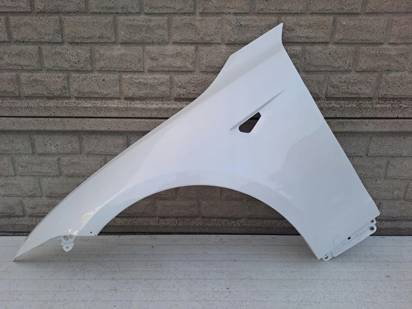 TESLA MODEL S BŁOTNIK LEWY PRZEDNI - (14375966121)