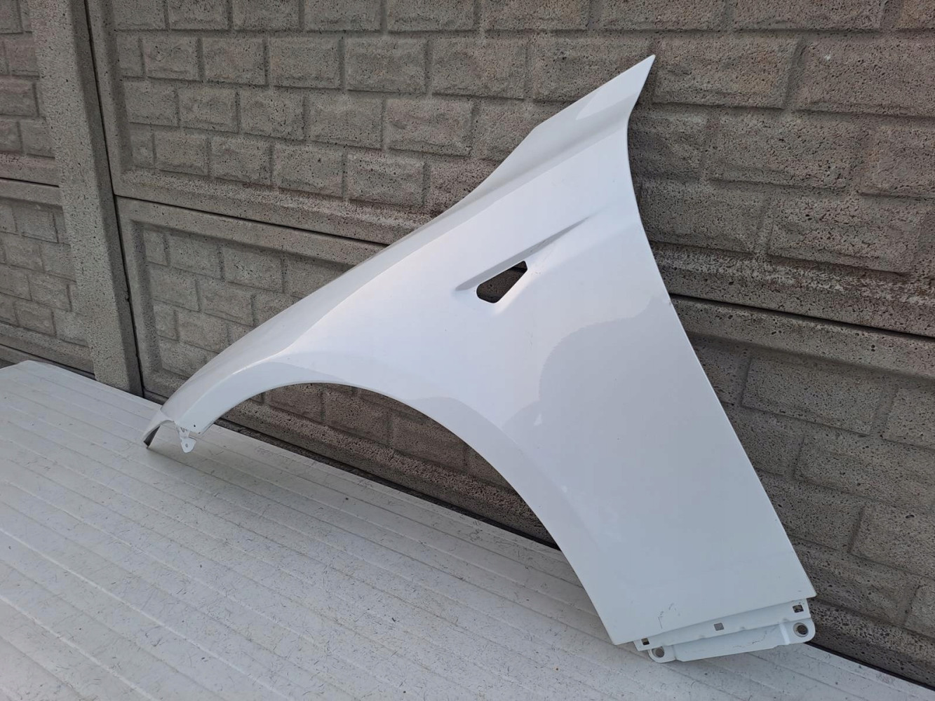 TESLA MODEL S BŁOTNIK LEWY PRZEDNI - (14375966121)