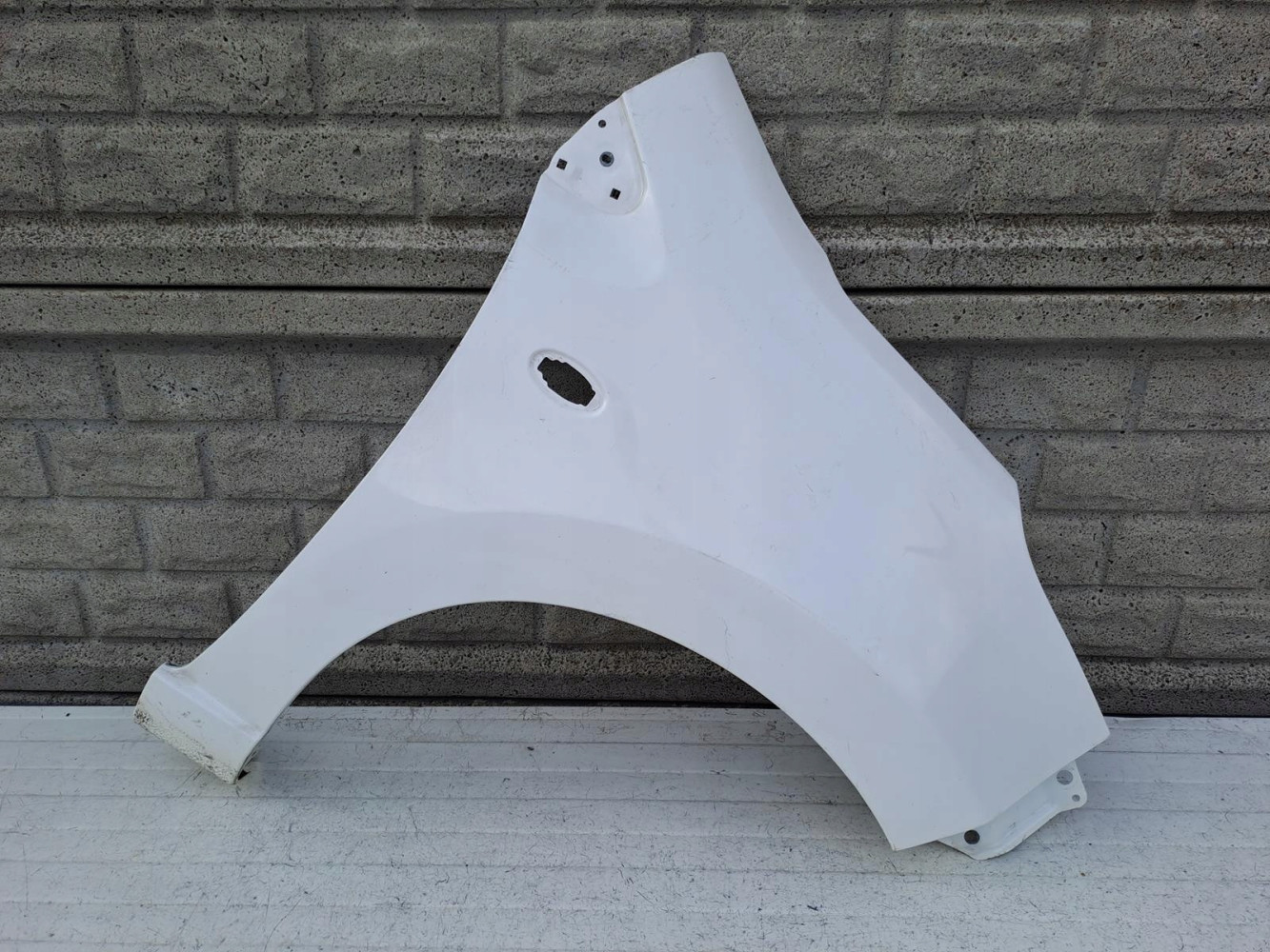 NISSAN PIXO SUZUKI ALTO BŁOTNIK PRAWY PRZEDNI - (14375996498)