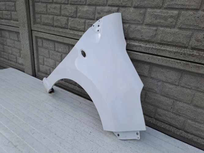 NISSAN PIXO SUZUKI ALTO BŁOTNIK PRAWY PRZEDNI - (14375996498)