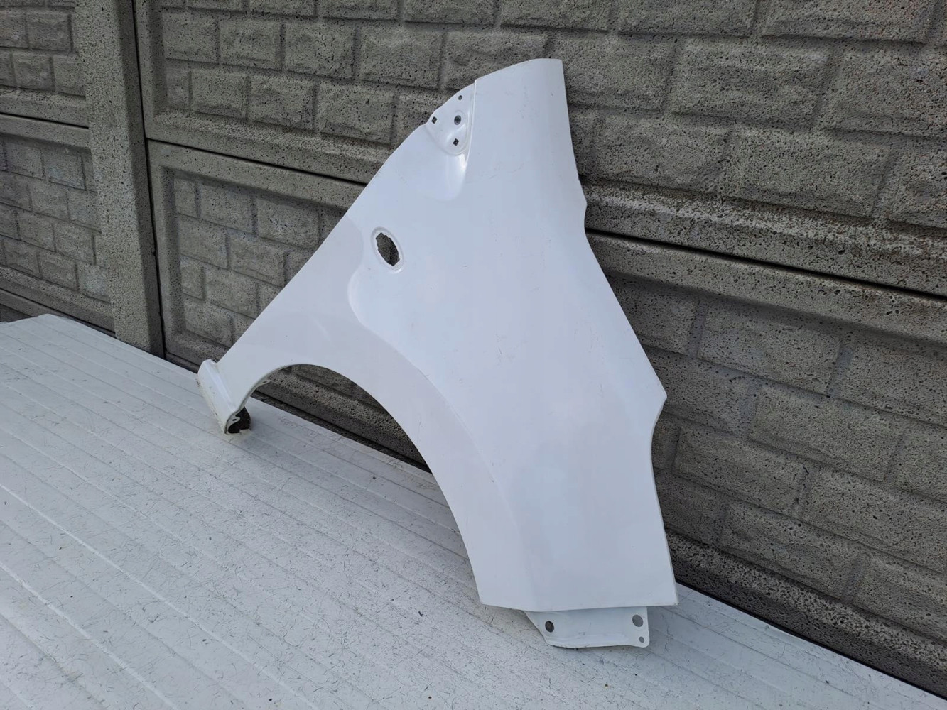 NISSAN PIXO SUZUKI ALTO BŁOTNIK PRAWY PRZEDNI - (14375996498)