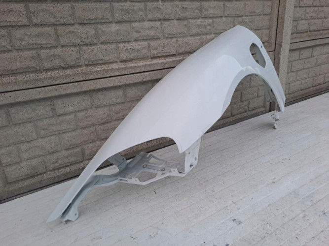 PORSCHE TAYCAN 9J1 9 J BŁOTNIK PRZEDNI LEWY - (14403581007)