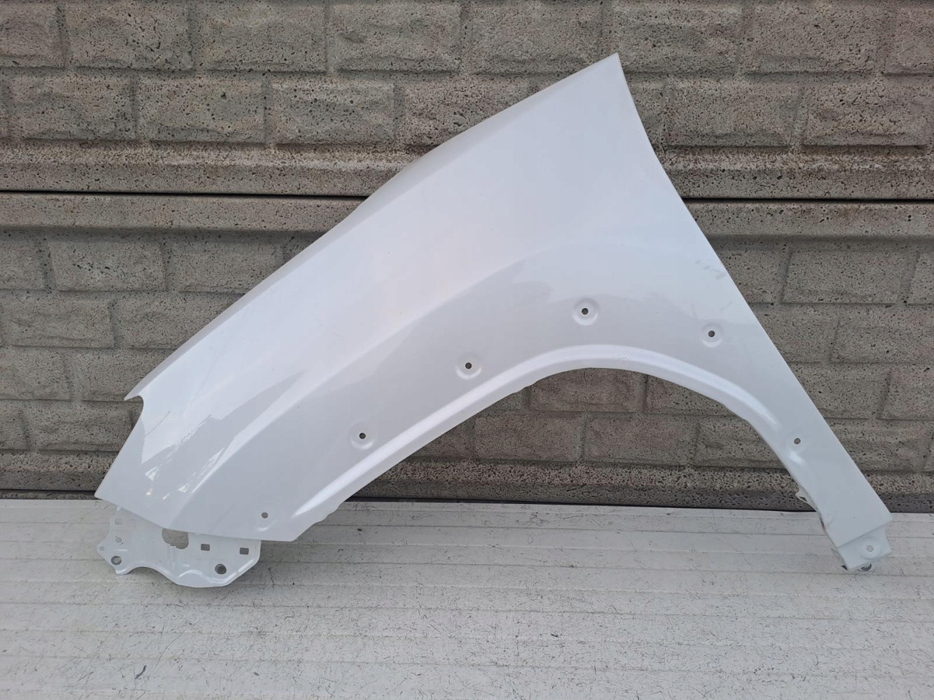 TOYOTA YARIS CROSS 4 IV 19-24 BŁOTNIK LEWY - (14403588090)