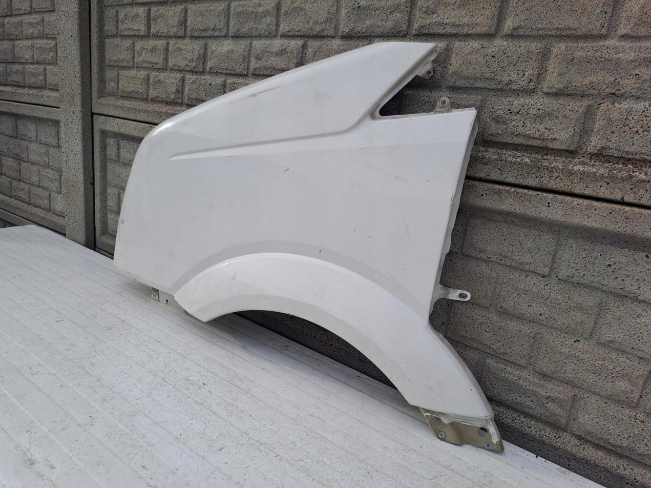 VW CRAFTER 2006 – 2016 BŁOTNIK LEWY PRZEDNI - (14437441632)