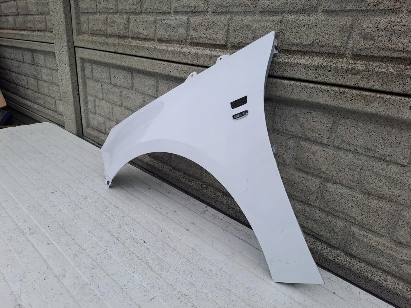 OPEL ADAM BŁOTNIK PRZEDNI LEWY - (14448490610)