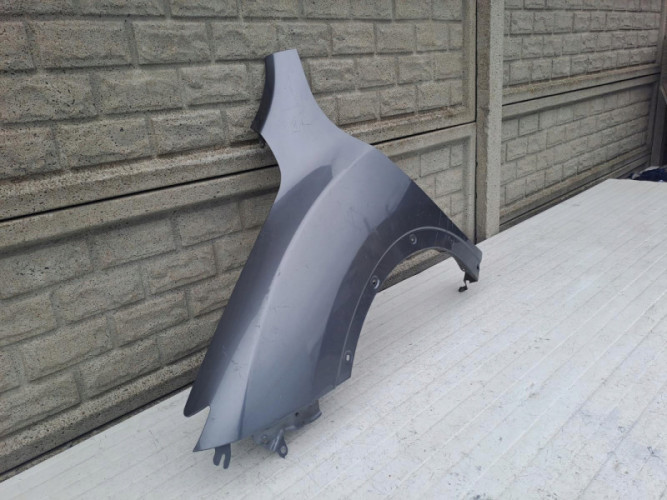 NISSAN JUKE 14-19 LIFT BŁOTNIK LEWY PRZEDNI - (14454740385)
